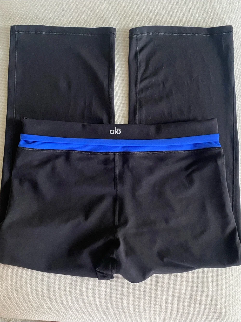 ALO Cool Fit Yoga Black Crop Leggings with Blue Fold over Waistband Size M